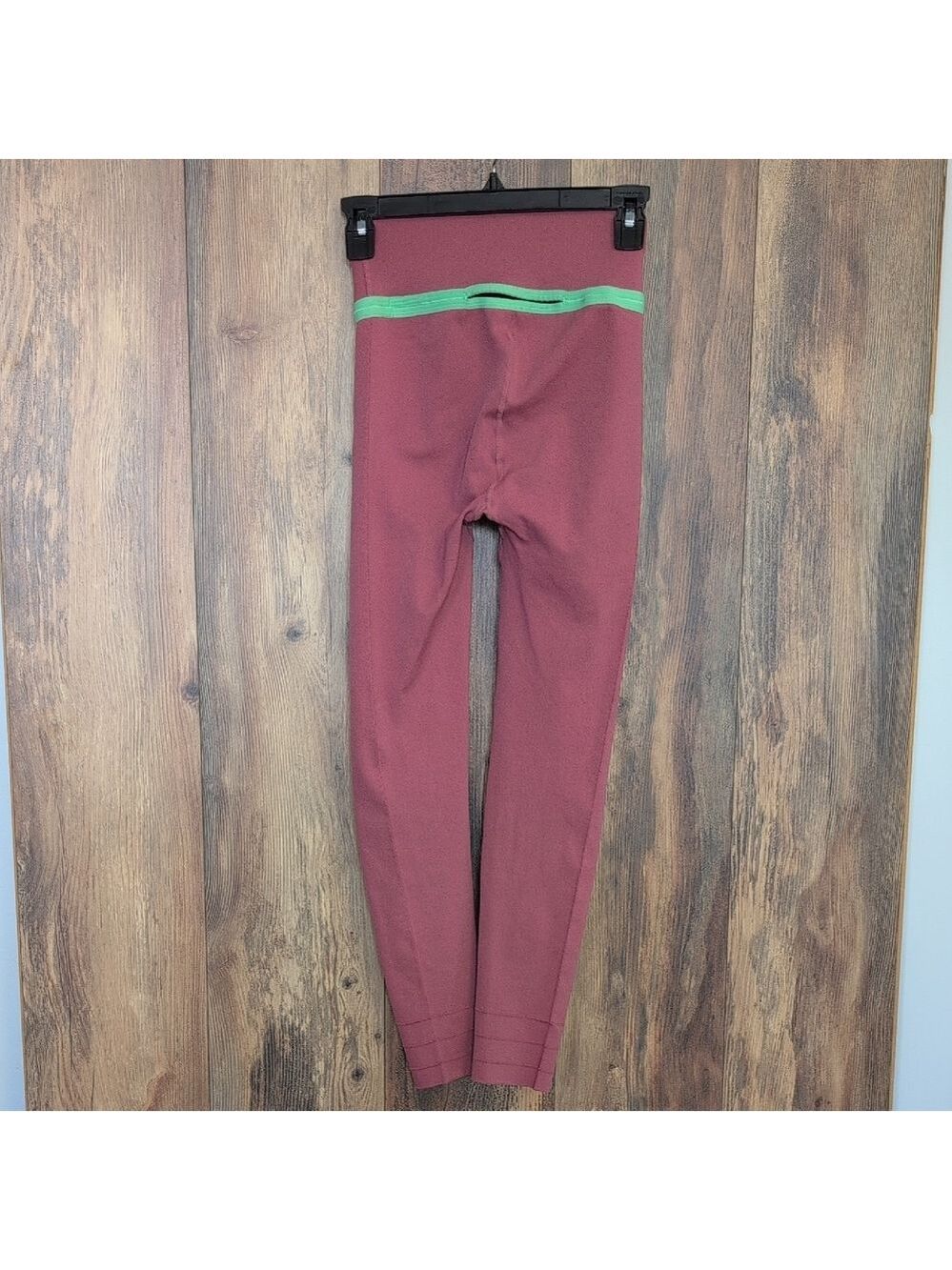 SculpKnit by Fabletics Burgundy Leggings with Green Stripe S                M471